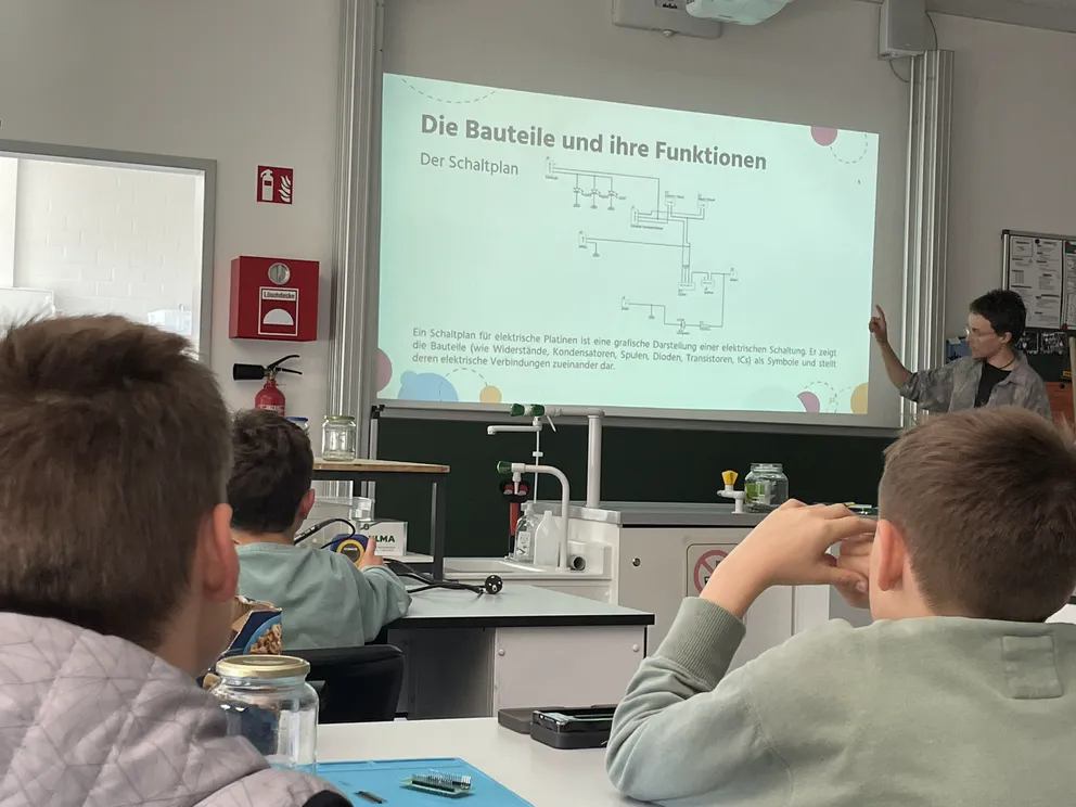 Solarlampen bauen – Workshop der MINT-Gruppe
